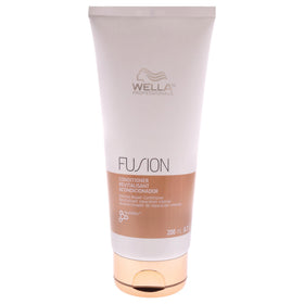 Wella Professionals bottle front view showing label and repair benefits