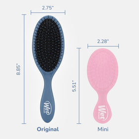 Wet Brush bristles flexing through knots demonstrating gentle glide