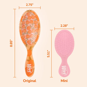 Detail of Wet Brush head contour that sits flush to the scalp for even pressure