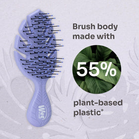 Wet Brush brushing wet hair illustrating smooth glide and reduced breakage