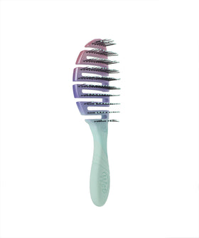 Wet Brush Pro Flex Dry close-up of IntelliFlex bristles detangling gently, reducing breakage