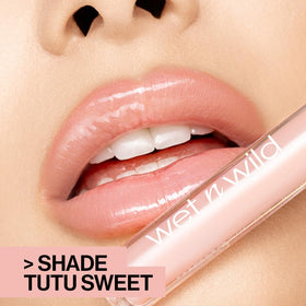 wet n wild close-up wand applicator highlighting smooth glide and precision