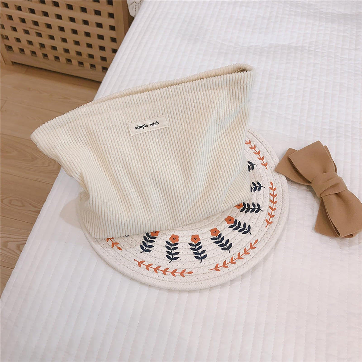 Wudygirl open inside canvas lining reveals durable, easy-to-clean interior