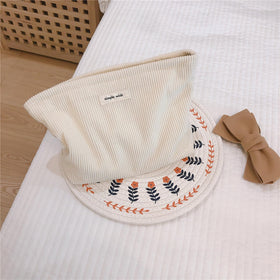 Wudygirl open inside canvas lining reveals durable, easy-to-clean interior
