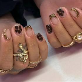 WYFHDT leopard pattern panel on nail, offers bold style contrast and visual interest