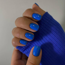 XCREANDO front packaging shows royal blue short square nails and kit benefits