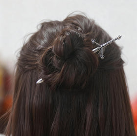 XJYHDY side profile showing pin length and scale for strong secure hold in hair