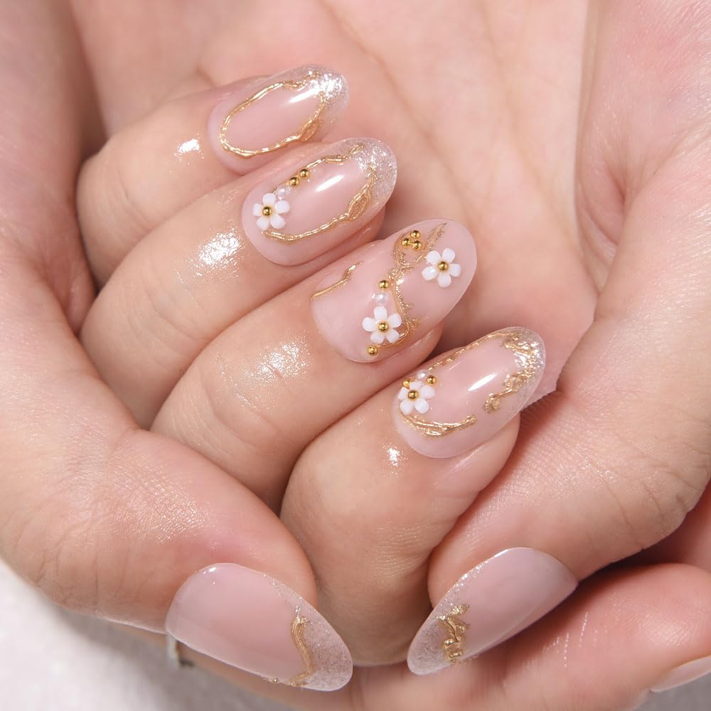 XZMeiLun close-up of white floral and gold pearl detail for refined shine