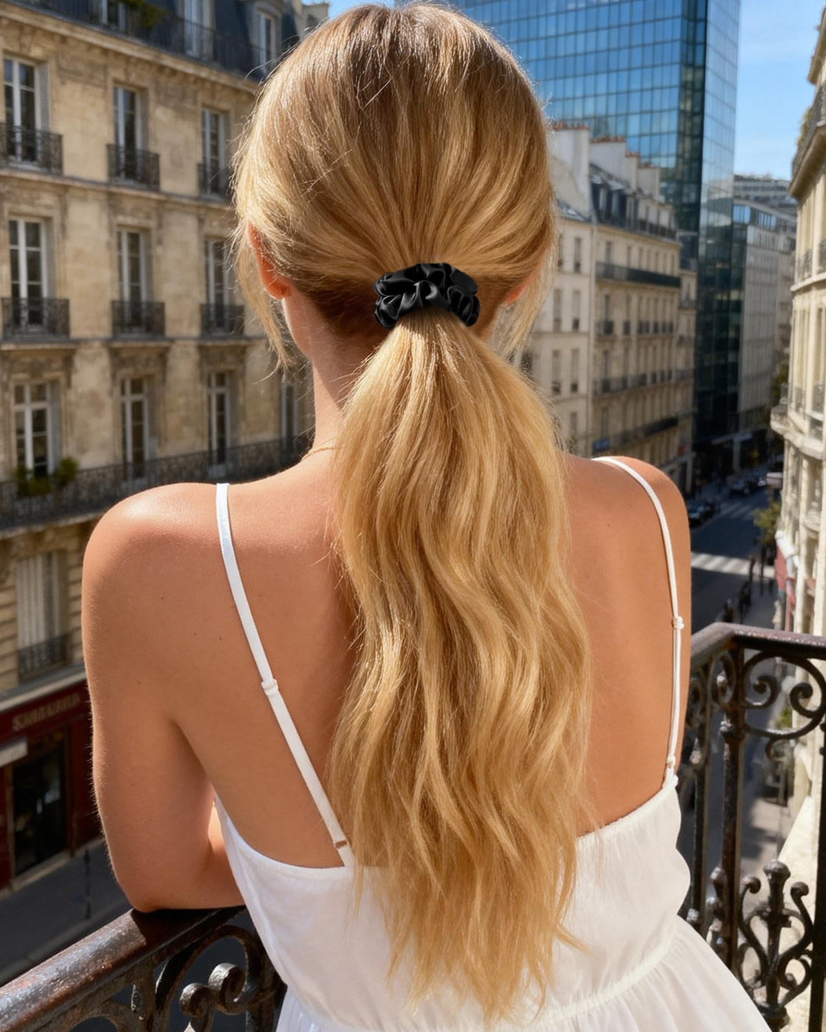 YANIBEST holding a ponytail in use with secure, gentle grip during activity