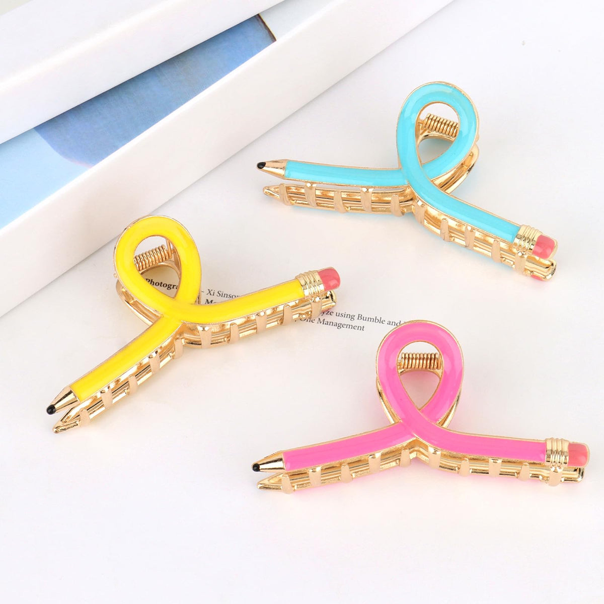 YARIEW three colored pencil clips arranged to show color variety for gifting