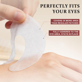 Ycz applying patch under eye demonstrating full 360° coverage and de-puffing