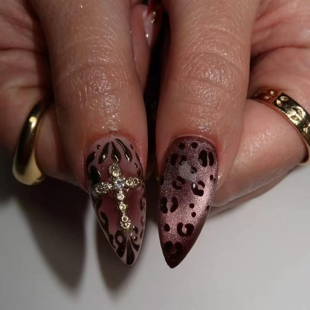 yefiuo top view of 24 nails arranged in 12 sizes demonstrating fit options and selection ease
