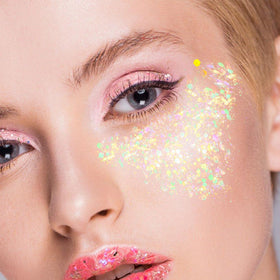YGQQOY glitter along hairline illustrating easy-to-rinse shine and stage-ready effect