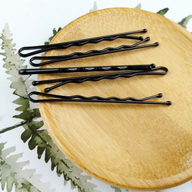 YINGFENG pins inside a handbag ready for touch-ups, offering portability and convenience