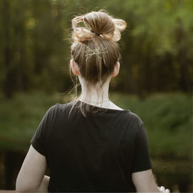 YINGFENG pins securing a large bun to illustrate secure hold during styling