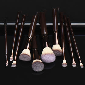 YJ-Anyue brush held in hand showing size and comfortable control