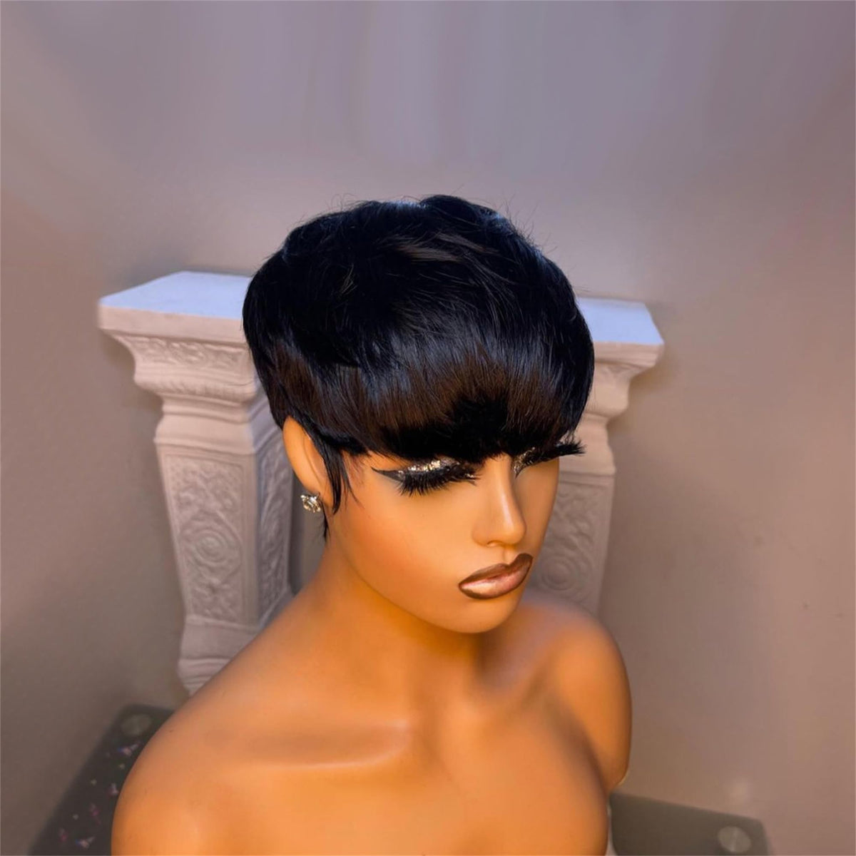 YJOQOKOA side profile of pixie cut wig illustrating layered shape and flattering silhouette
