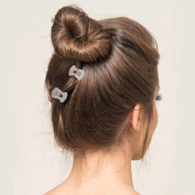 YOHAMA clip holding bangs on a model showing secure hold for everyday styling