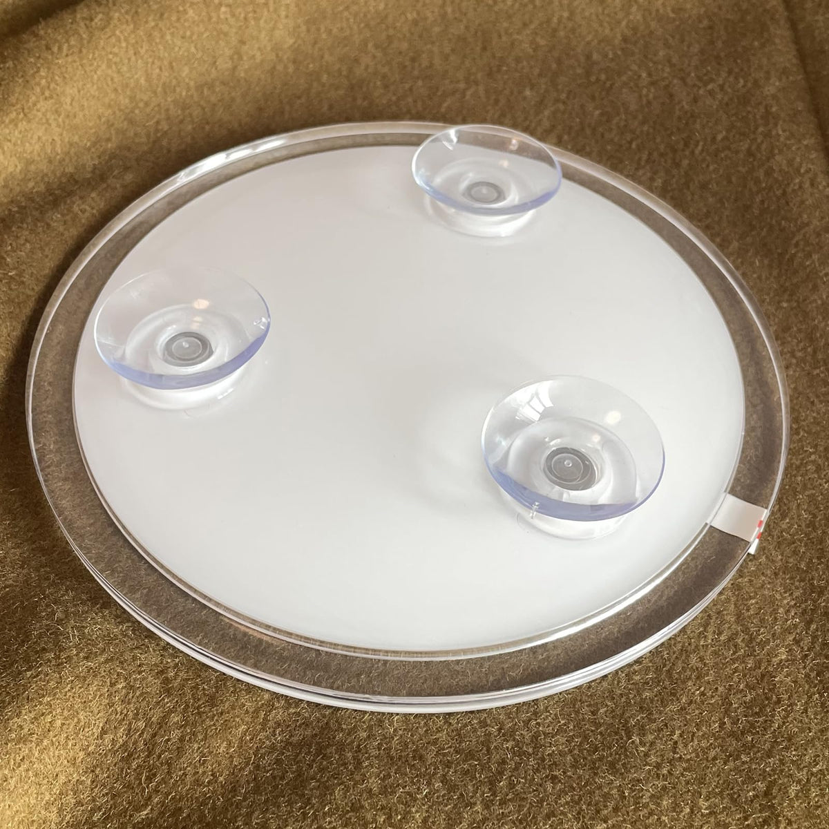 YoHumk mirror reflecting a face during shaving illustrating clear fogless view