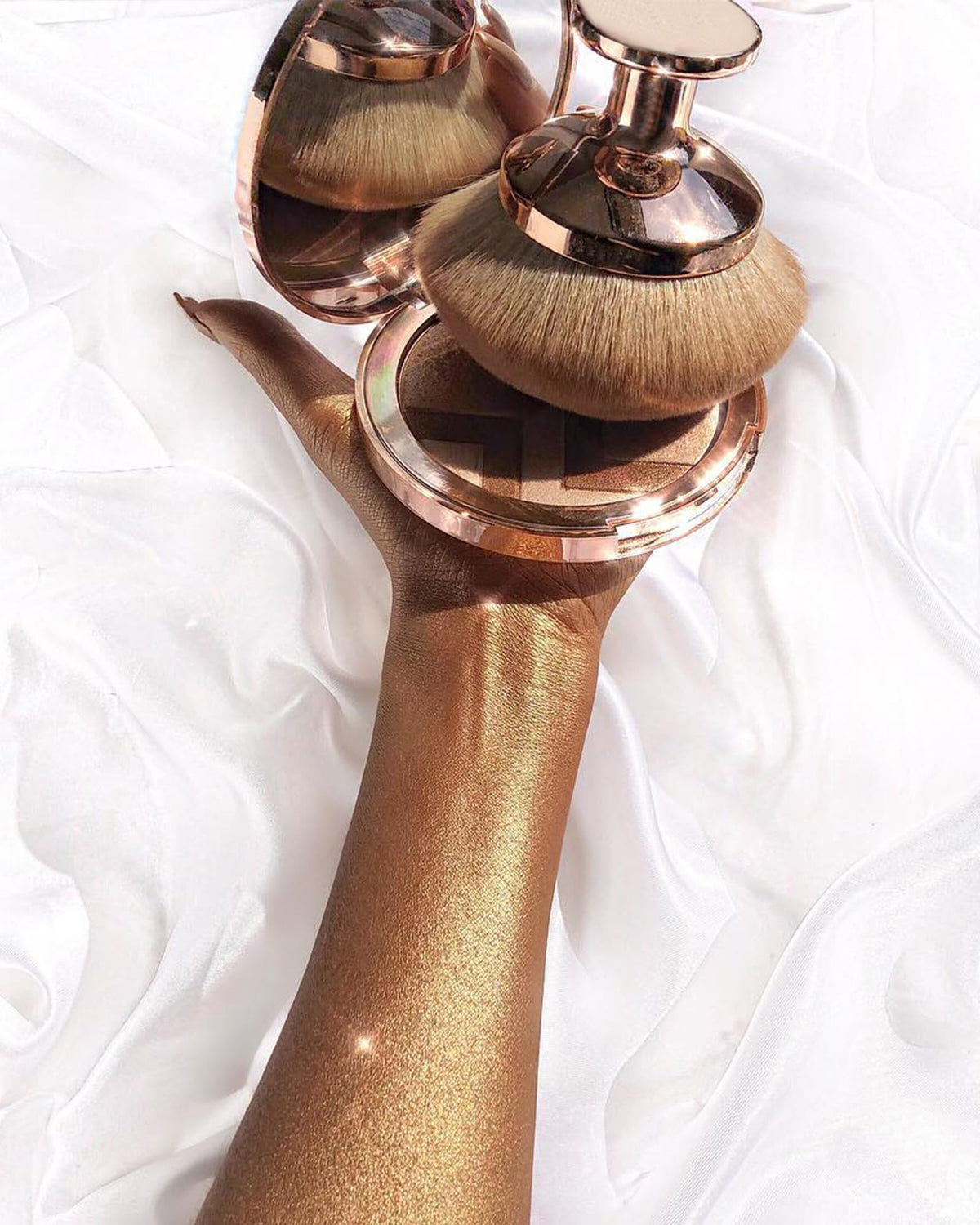 YOSHUYUKI ergonomic handle detail providing secure comfortable grip