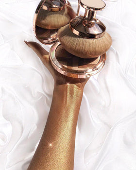 YOSHUYUKI ergonomic handle detail providing secure comfortable grip