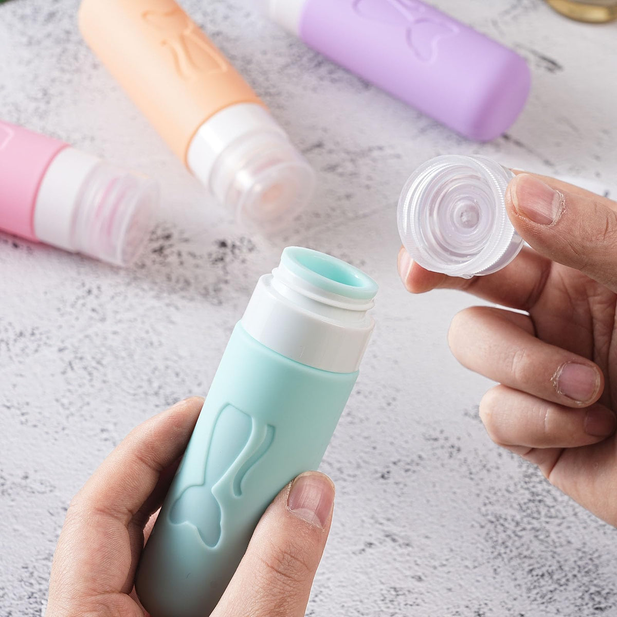 Zafit squeezing bottle to dispense shampoo with controlled flow