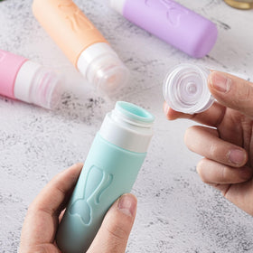 Zafit squeezing bottle to dispense shampoo with controlled flow