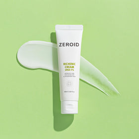 ZEROID next to a common water bottle to show the 60ml travel-friendly size