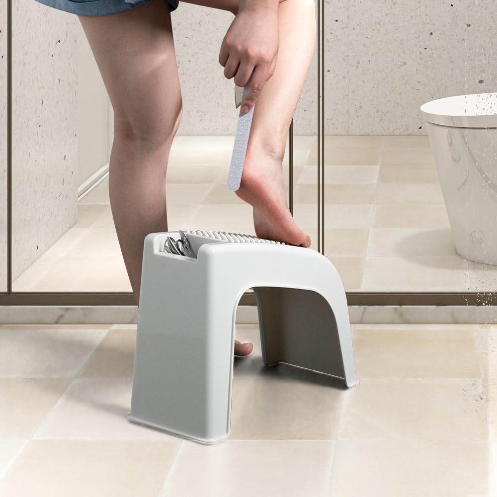 ZLMHYYM stool in shower lifestyle scene demonstrating easy use while shaving