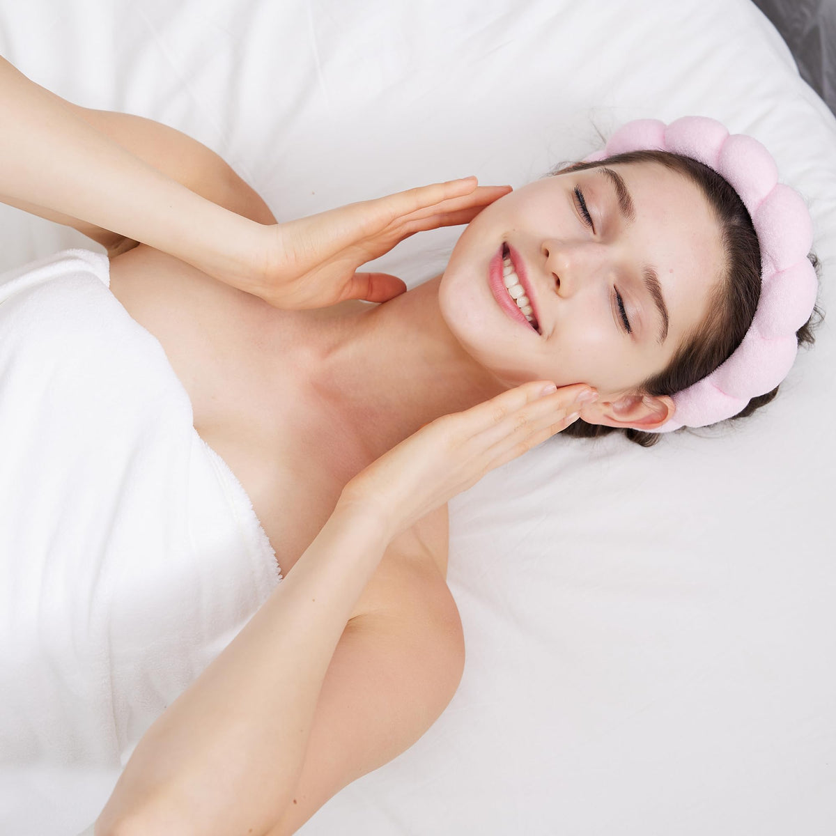 Ztomine lifestyle spa setting with products showing elegant self-care and travel-ready benefit