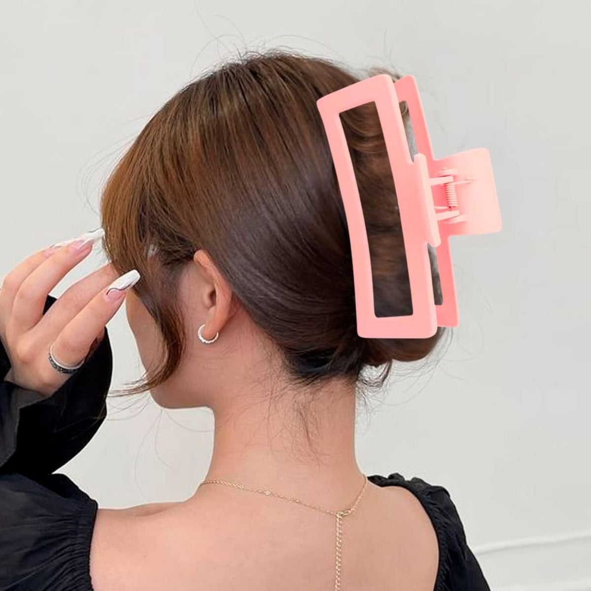 ZYTJ clip securing a bun showing strong hold and tidy styling benefit